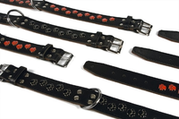 Zwarte Leren Halsband Met Pootjes Voor De Hond 50 Cm